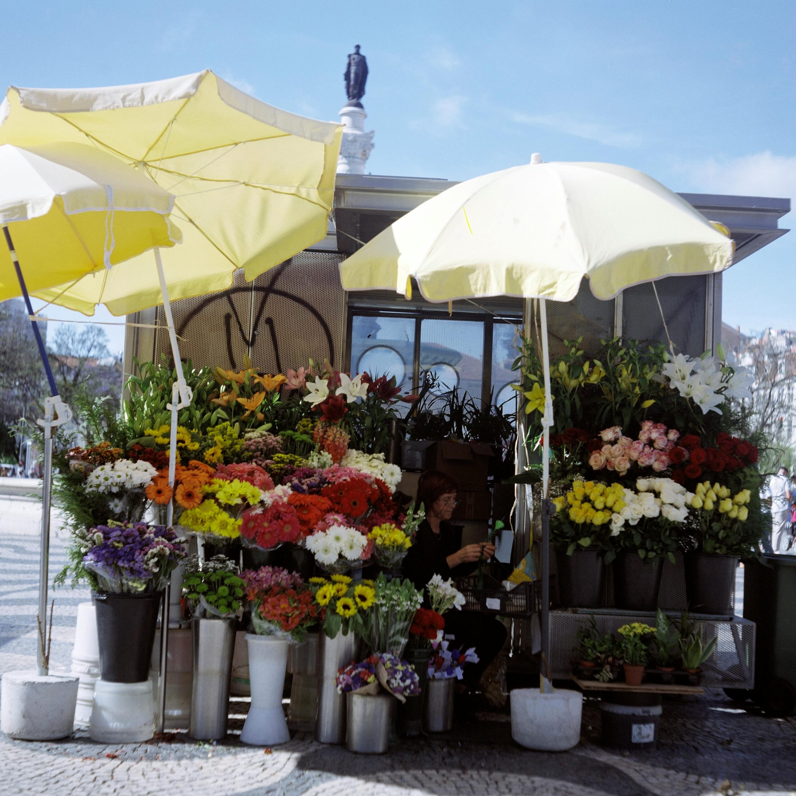 free-photo-of-florist-booth-in-town